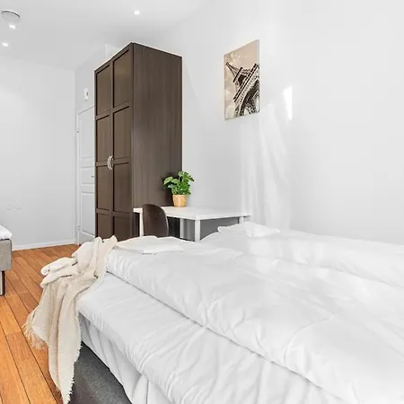 Seaside Apt. Catch Crabs From Your Bedroom Window! Apartment Bergen