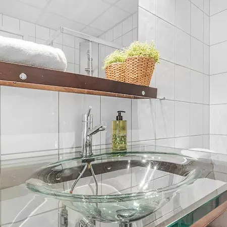 Seaside Apt. Catch Crabs From Your Bedroom Window! Apartment Bergen