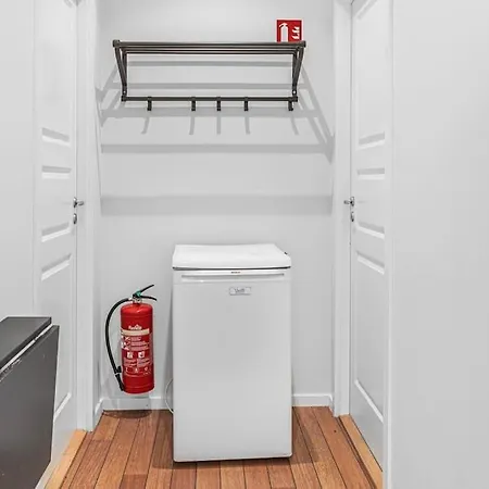 Seaside Apt. Catch Crabs From Your Bedroom Window! Bergen