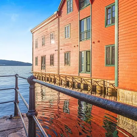 Seaside Apt. Catch Crabs From Your Bedroom Window! Apartment