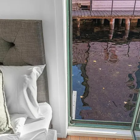Seaside Apt. Catch Crabs From Your Bedroom Window! Apartamento Bergen